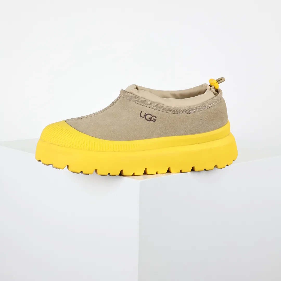 Copy price 💰660 Core recommendation Good price In recent years, uug has launched a series of styles that are partially geared towards the preferences of young consumers and have also moved to the forefront of fashion trends. Shoe body material Water-repellent coated suede upper 17 mm UGGPURE™ implanted wool insole Lightweight non-slip comfortable rubber outsole Brand LOGO trademark Comes with a full set of packaging Size: 35 36 37 38 39 40 41 42 43 44 45